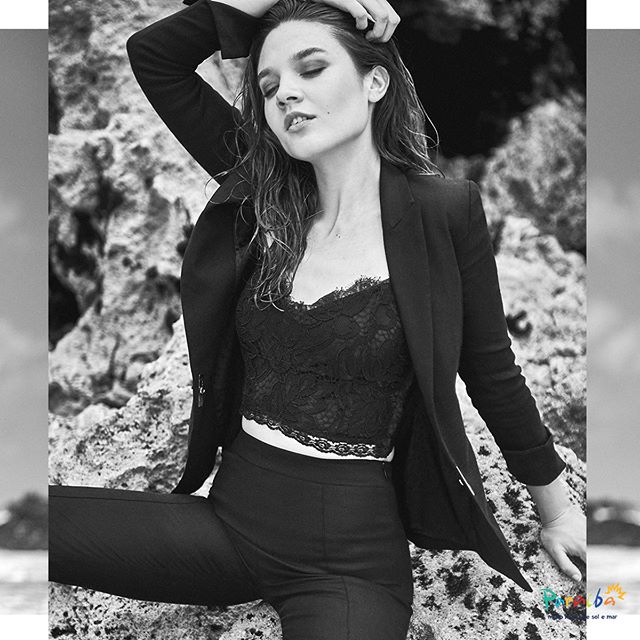 Para un look sexy con dejos chic combiná prendas sastreras con detalles lenceros como el crop top Sade.
Conocé más en locales y markova.com
<a href="/DestinoParaiba/">Destino Paraíba</a> #DestinoMKV