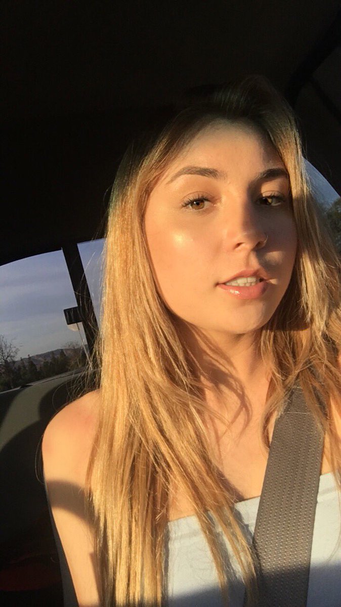 avayouung's tweet photo. golden hour✨🌞💛💫🌻 https://t.co/n0Vbzq5Tuf