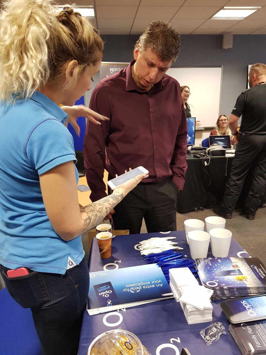 CelfoneTrading's tweet image. Having a great day today with @WMPolice letting everyone know about their #o2open discount entitlement