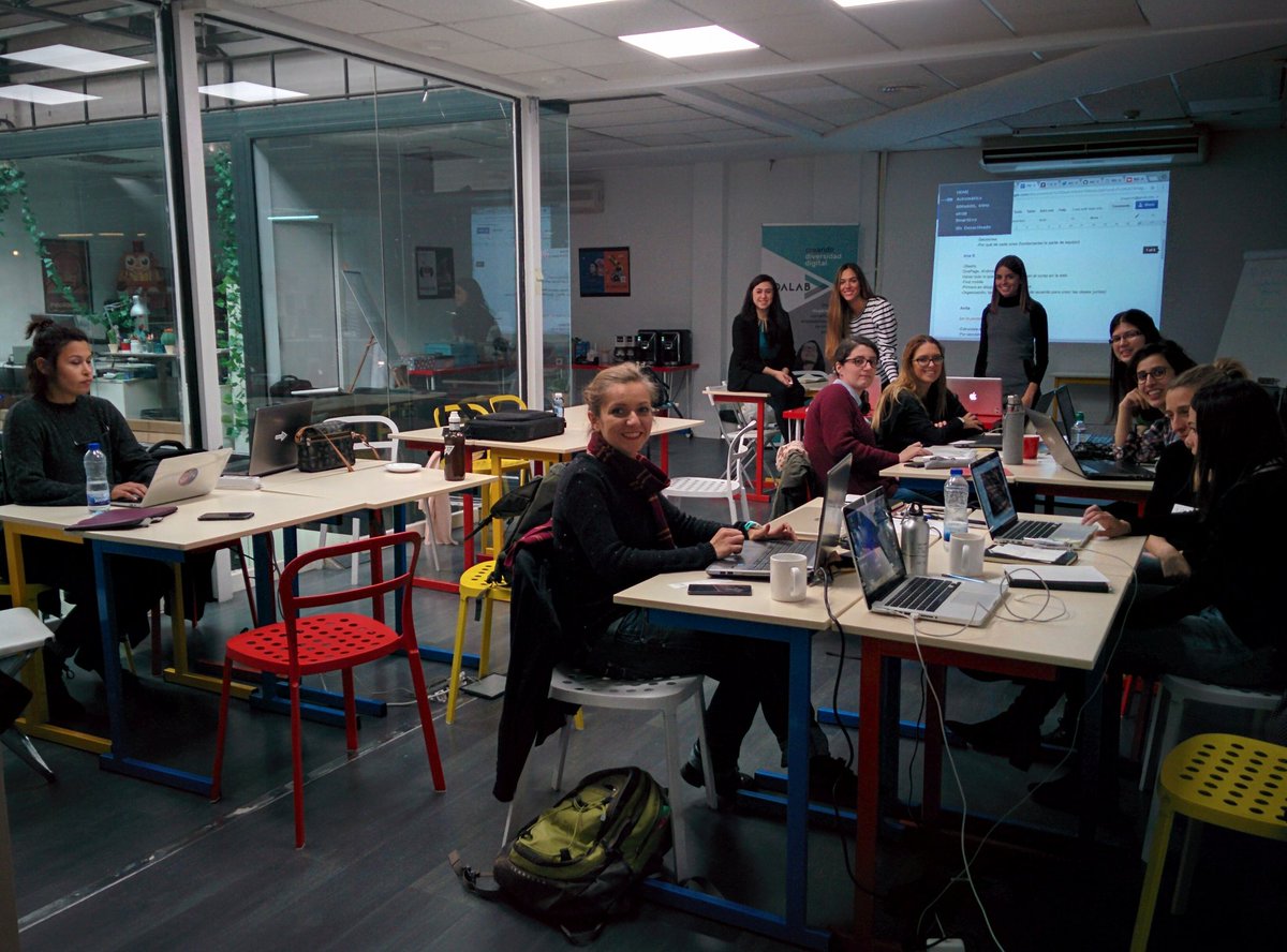 23_bln's tweet photo. Preparando las presentaciones! @AdaLab_Digital https://t.co/7Je7blvyps