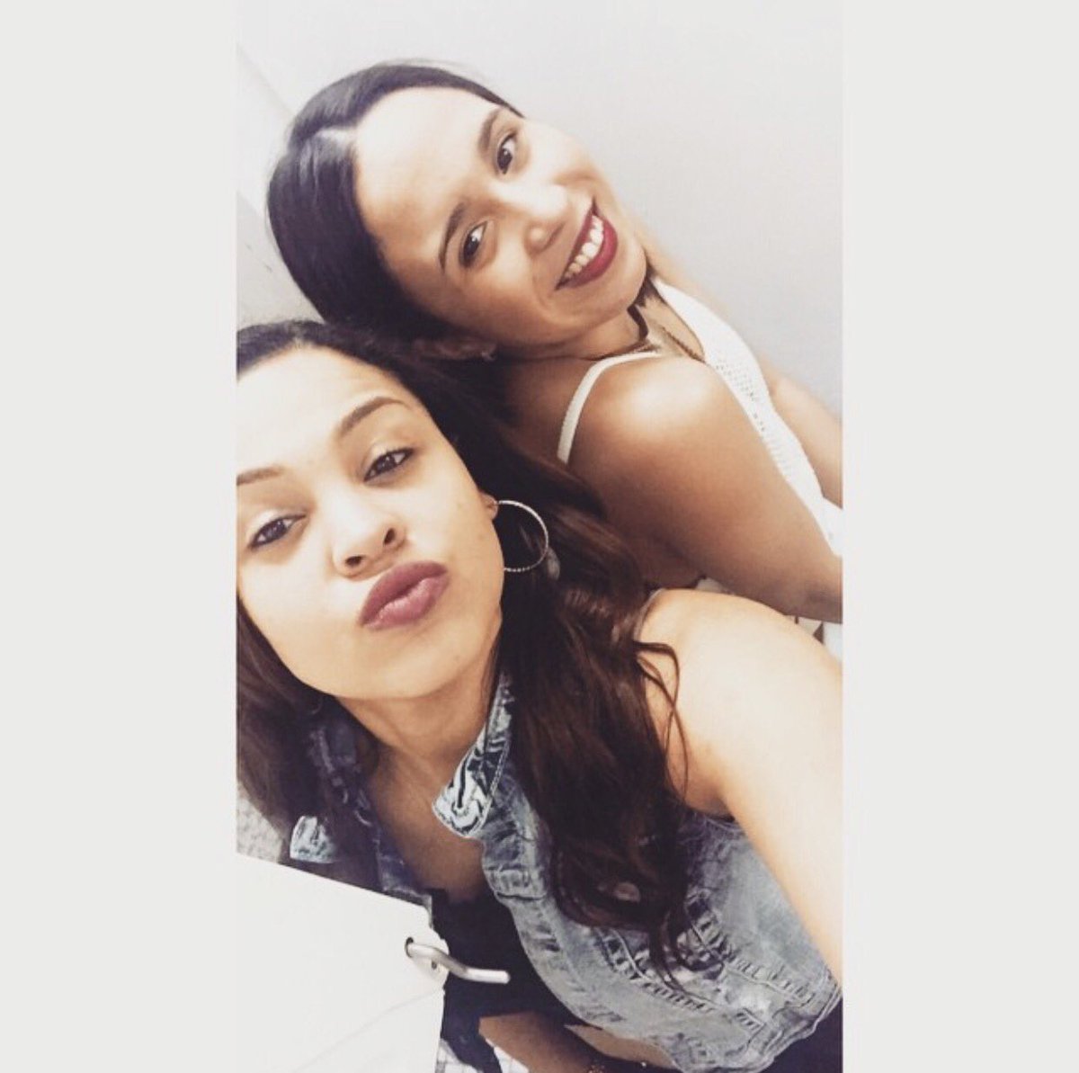 NickyyyBabyy's tweet photo. Mu also gave me my CoCacique! One of the most loving, caring, genuine, kind hearted women I have ever met. I'm thankful for all that she's done for me and the strong bond we have regardless of time or distance 💙#OutOfTheJungleAndAllOverYourTL #MSUAppreciation https://t.co/JWdOhPBRCM