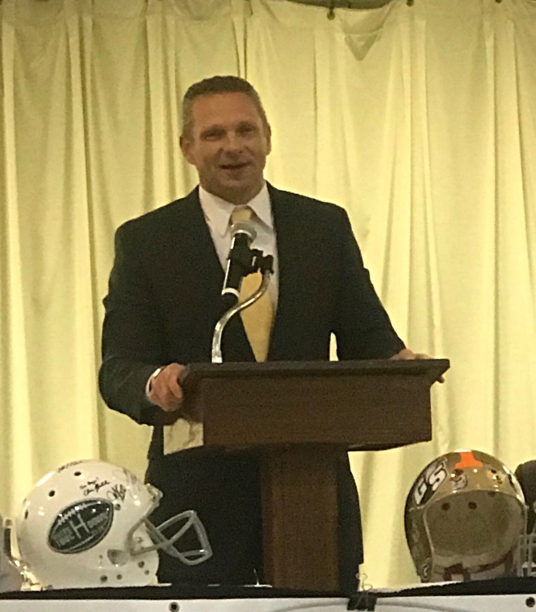 terryharvin's tweet photo. Always good to catch up w/ my friend &amp; former Eagle coach...Army Football @CoachJeffMonken - he did a great job speaking at #MaconTouchdownClub hosted by the @MethodistHome for Children Monday night. #GoArmy #BeatNavy #GATA #DoRightLeadership https://t.co/V3bvc0Ia9P