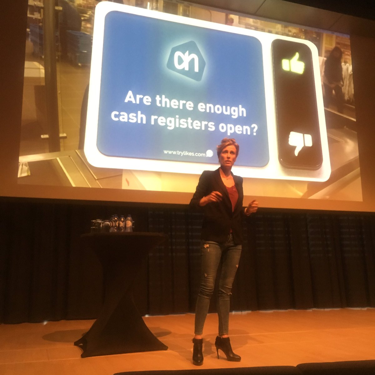 Een vraag, twee antwoorden en juist daarom veel kennis over de klant. <a href="/TryLikes/">Jann</a> #cxcircle