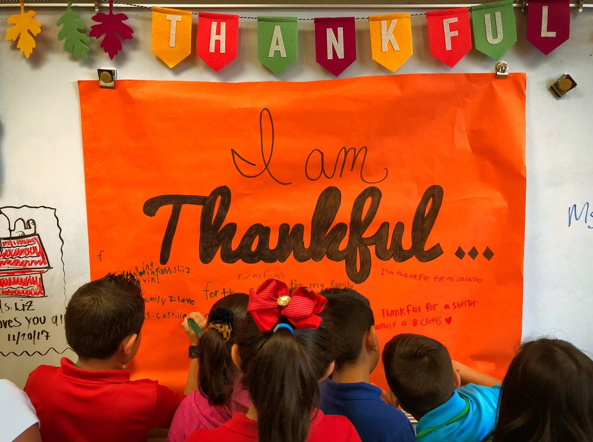 LaLovelyMaestra's tweet image. For all things big and small, we are thankful. We’re a family in here. Beyond grateful for my #ClassyClass #Thanksgiving2017🦃 #ParksideProud