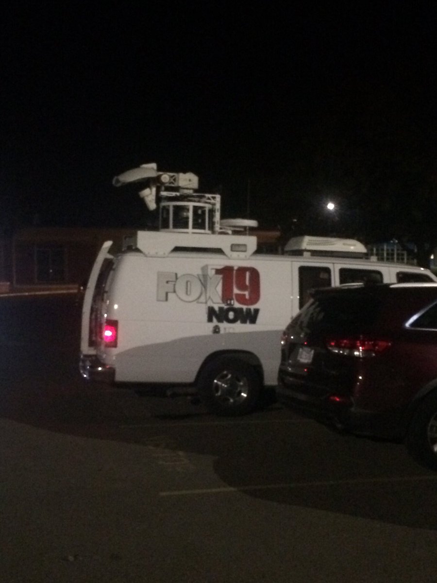 ftbookworms's tweet photo. The news crew showed up to the first Bookworms practice of the year. Can’t say I blame them, it was quite a newsworthy day #RealNews https://t.co/aKDI7VEwPZ