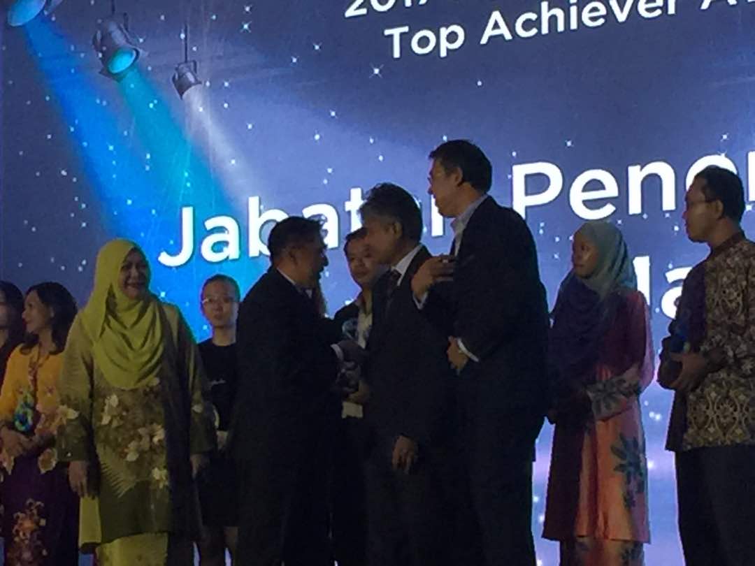 AzharDGCA's tweet photo. DCA received Top Achiever Award 2017 at the klia Sama Sama Hotel Appreciation Night 2017, Tuesday 21 Nov 2017 https://t.co/HmmvQRmZhz