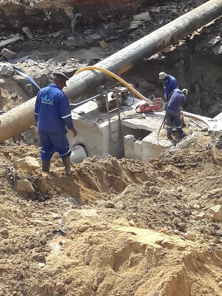 NO WATER IN BRYANSTON AND SURROUNDS
<a href="/JHBWater/">Johannesburg Water</a> is working on the matter. No ETA as to when water will be restored. The task to fix the burst is large. Suggest you make alternative plans until tomorrow AM. If water returns later today, a bonus.