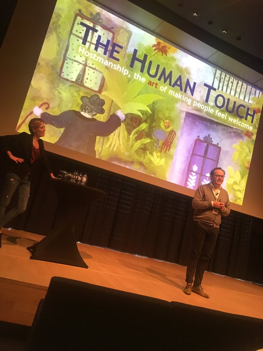 Now on stage: <a href="/hostmanship/">House of Hostmanship</a> en <a href="/TryLikes/">Jann</a> over hoe je beter kan luisteren naar je klanten én medewerkers #cxcircle