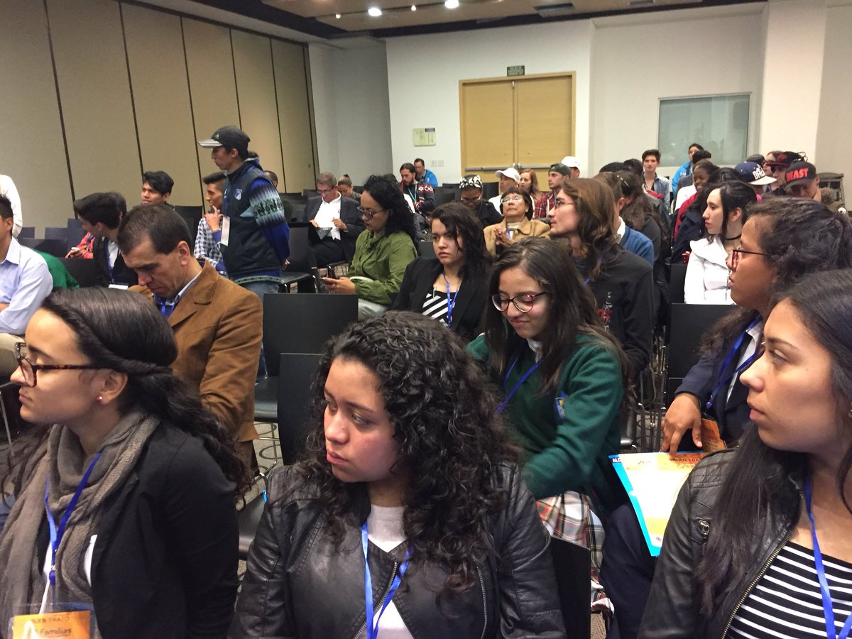 SimonuBogota's tweet photo. A esta hora, aproximadamente 60 docentes y estudiantes de los colegios oficiales Técnico Menorah, Nicolás Esguerra y Luis Carlos Galán participantes en #SimONU2017, escuchan la experiencia de las barras futboleras para aportar a la Paz con apoyo de entidades del Distrito https://t.co/84EDnmMxfq