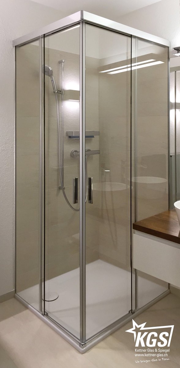 KettnerGlas's tweet photo. #Duschkabine #EKU #Banio als #Ecklösung mit #ShowerGuard-Glas von ihrer #Glaserei:
EKU-Banio ist die #Schiebelösung für hochwertige #Ganzglasduschen für Nischen- oder Ecklösungen. Die Dämpfung ist unsichtbar und in die Laufschiene integriert. Je nach .... https://t.co/t7zQehA2Xd https://t.co/PFCBnft6zr