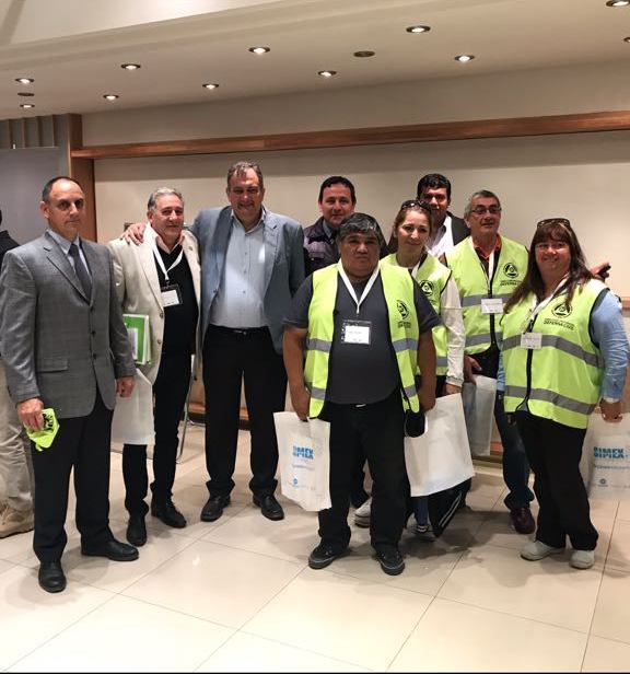 gperezestevan's tweet photo. Presentación oficial del SIMEX 2017 en San Carlos de Bariloche. El director, @airibarren71 junto al intendente @GennusoG y el personal de Defensa Civil comenzaron con las actividades interinstitucionales en pos de las acciones que van a desarrollar en el #SIMEX2017 #Bariloche. https://t.co/SoXoCkyHb8