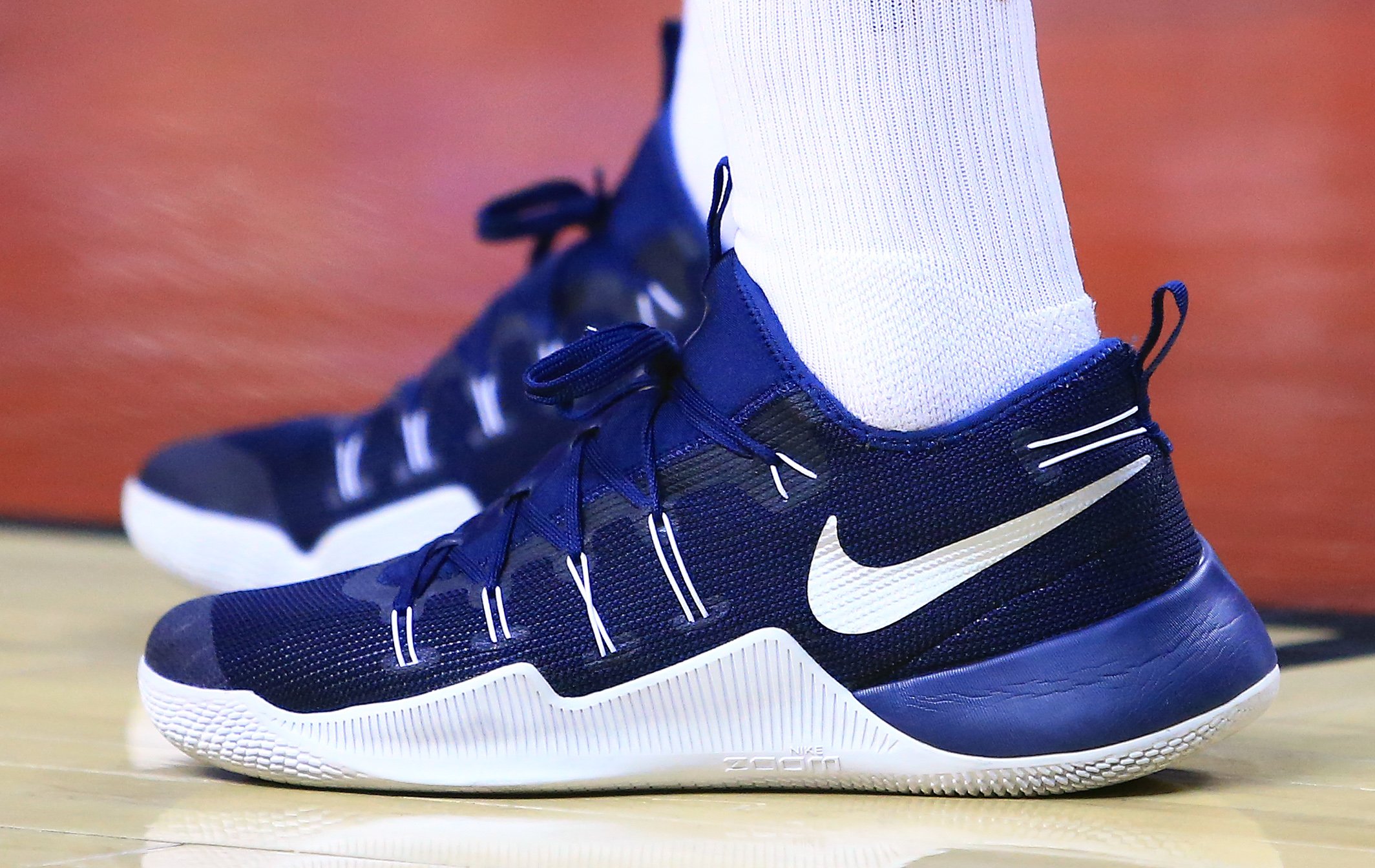 Kicks in Toronto on X Marcin Gortat of the Washington Wizards wears Nike Hypershift shoes on 19 11 17 versus the Toronto Raptors. https t KKoBoYnMzo X