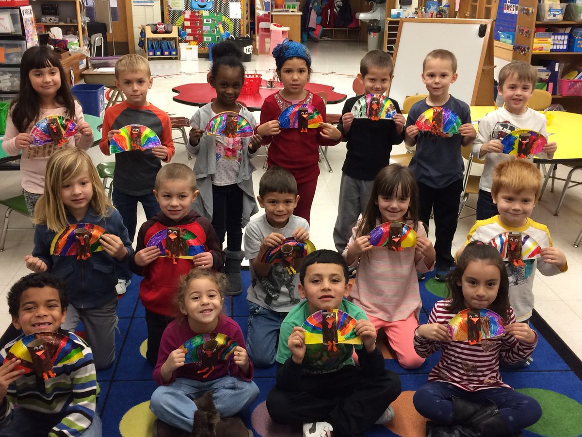 enelsen3's tweet photo. Happy Thanksgiving from room 102 #Gogrewenow https://t.co/XVczWotzad