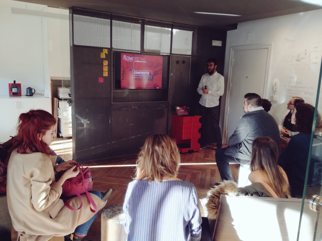 LanderBalza's tweet photo. Por fin nos llega el turno a @flow_fb2b de la mano de @jesuscao y un servidor. @eidedesign #eidedesignday #biDweek17 https://t.co/aQOkPQJE69