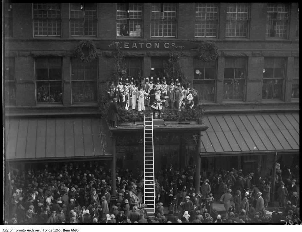 TorontoArchives's tweet photo. #OTD in 1925, Santa arrives at Eaton's. Globe and Mail fonds. #TOsanta https://t.co/LcaDTHWyYN https://t.co/MSAZitP66x