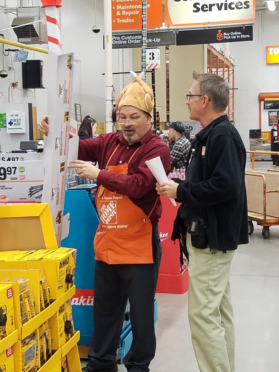 petty_doug's tweet photo. The Turkey Trot is in progress at 3848. https://t.co/qynwmulnNv