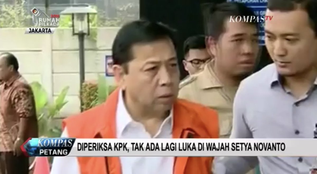 jokoanwar's tweet photo. Kalo di suting film, istilahnya nggak continuity. Ini nyusahin di pasca produksi. Karena harus di-touch-up supaya lukanya sama dengan adegan sebelumnya. Berantakan sekali ini project drama Setya Novanto. https://t.co/mYPTZDYd8s https://t.co/GVlVxXsnIz
