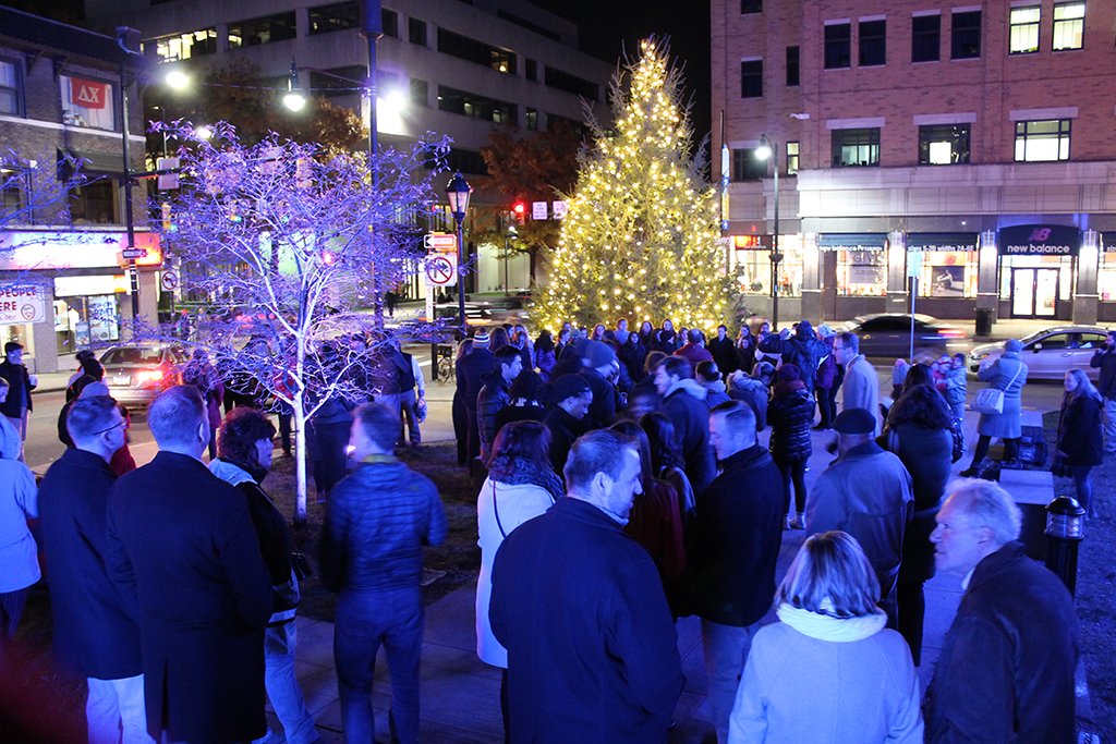 Oakland_412's tweet photo. Check out pics from Oakland Light Up Season! If you were unable to make it, feel free to stroll Central Oakland's business district & tweet pics of your favorite holiday displays using #LightUpSeason. We'll be awarding $500 to the biz w/ the best display! https://t.co/kC3TmyqUUU https://t.co/G6UZlPNKBW