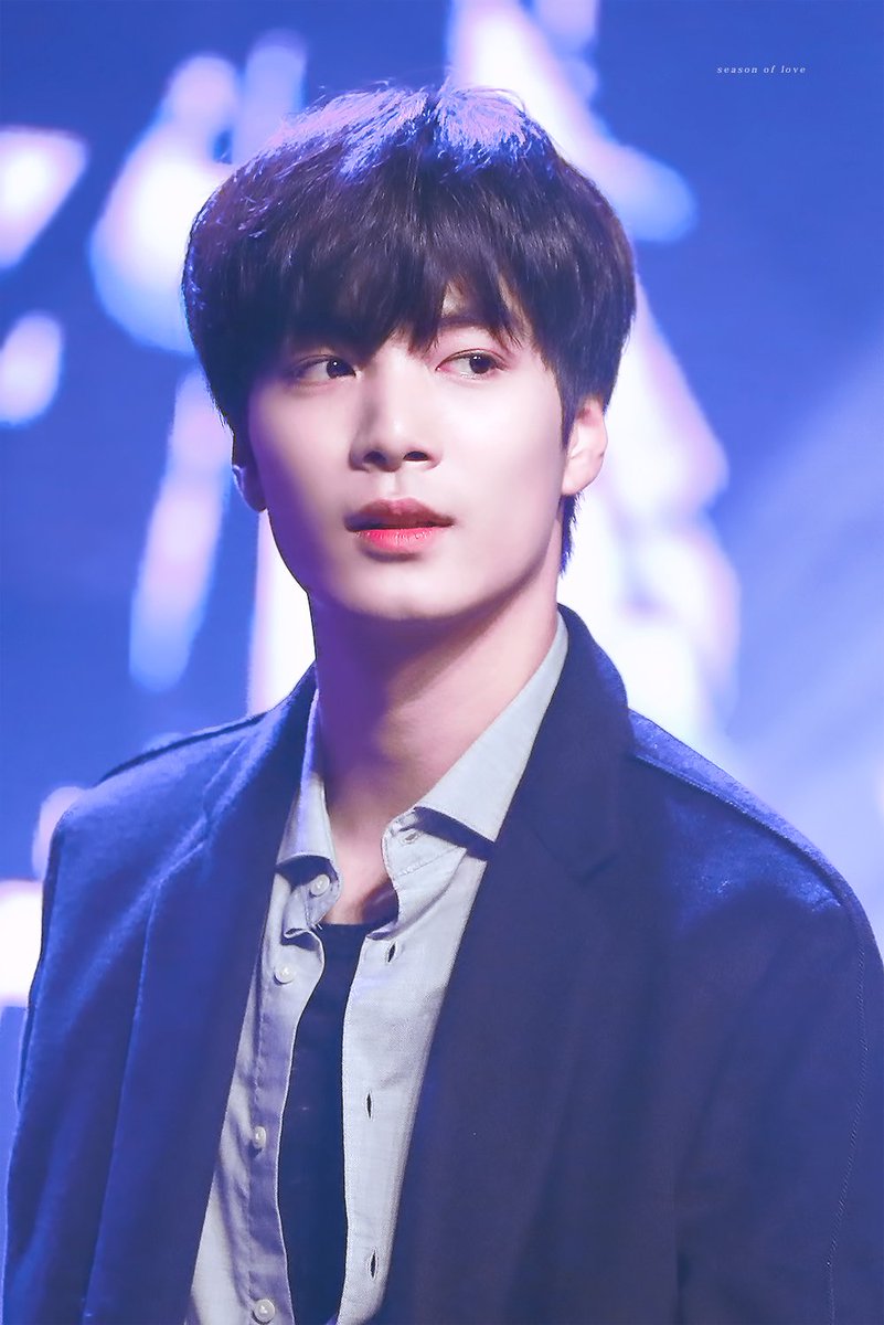 seasonoflove95's tweet photo. 171121 음정콘서트 잘생김쩨알을 가로 세로 둘다로...😉  #NUEST_W #김종현 #JR https://t.co/ojXoz4a9bY