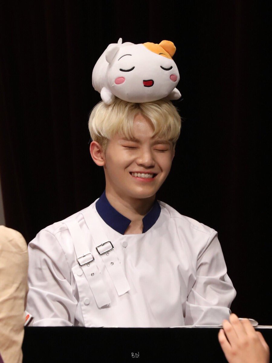 our genius jihoonie!!!! happy birthday!!! carats love you to the moon and back, please always prioritise your health, even when you want to keep working! we love you ❤️❤️ #VOBOWOOZIday
#천재작곡가_우지야_생일축하해