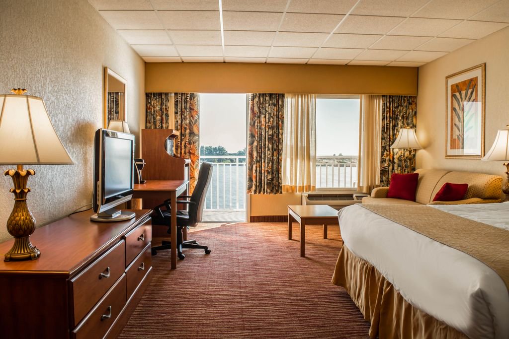 "Absolutely recommend, the staff are wonderful and everything you need is right there, whether it's relaxing on the beach or joining in on entertainment they have it all. Rooms are clean, comfortable, food is great and all at a reasonable price." Thanks, Libby G! #ClearwaterBeach