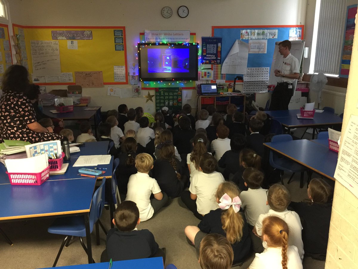 FrintonFireStn's tweet photo. Walton Primary Year 3 Visit

Crew from Frinton visited Walton Primary School this afternoon to assist with a lesson on Fire Safety and to have a show and tell all about Firefighting and Fire Engines. https://t.co/gzcaFUbpjn