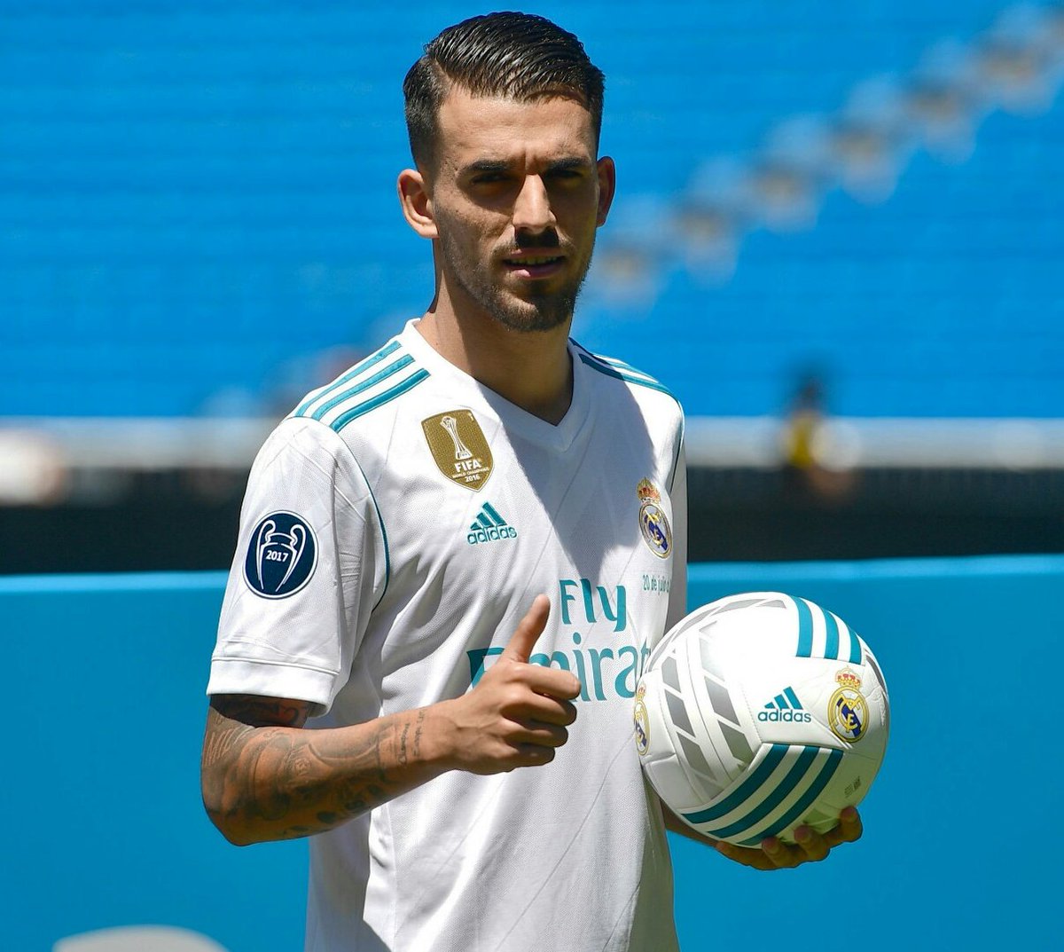 menezrm's tweet photo. Este es Daniel Ceballos Fernández, centrocampista español del Real Madrid. Nació en la localidad andaluza de Utrera, donde comenzó a formarse como futbolista. El 26 de Abril de 2014 debutó en primera. Es un tuitero reconocido. Máxima difusión por favor, Zidane tiene que saberlo. https://t.co/zL9jaPjRZ3