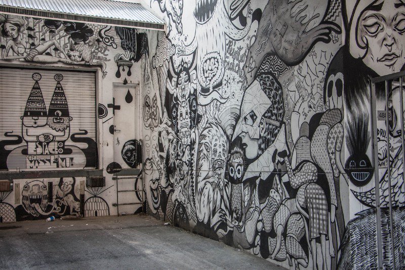 Contributor Post: #Montreal's street art community is thriving - Find @brookepeloquin's top spots to check out, including a piece by the <a href="/ENMASSEproject/">EN MASSE</a>! bit.ly/2z82Et