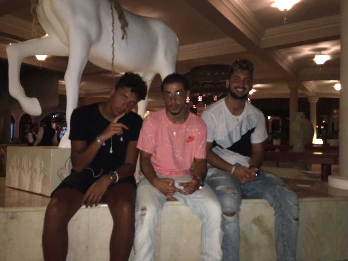 dawsonduarte99's tweet photo. @Isaiahbxnilla happy birthday family https://t.co/IojTEmv5qc