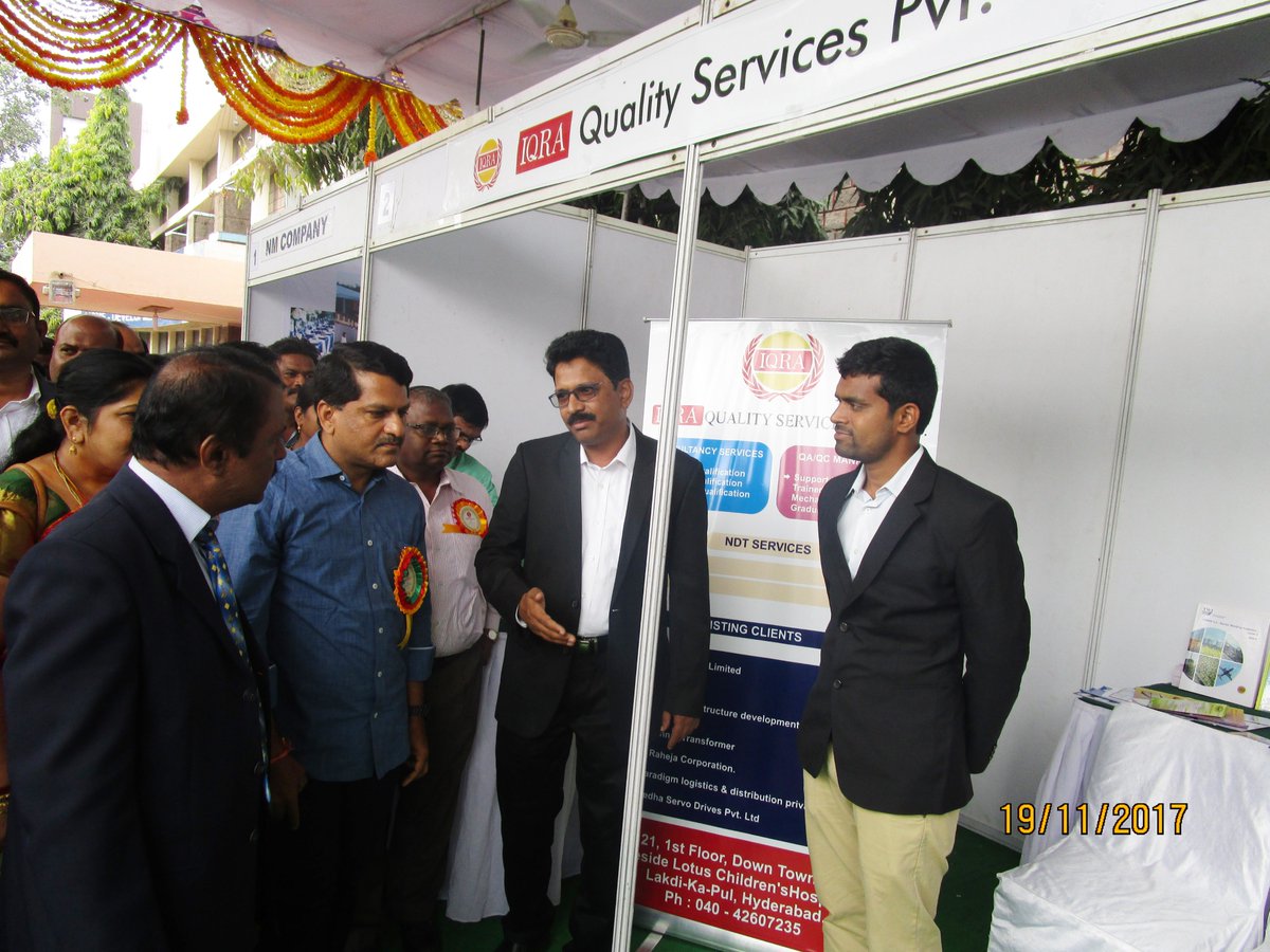 iqs_official's tweet photo. @iqra_services at #MSME #Industrial #EXPO 2017 @ MSEM Balanagar #TSIIC Mr.Venkat Narsimha Reddy - Managing director of 
TSIIC Ltd discussing with IQRA Director Mr. Ravula Raghunath https://t.co/JmscyBybEM