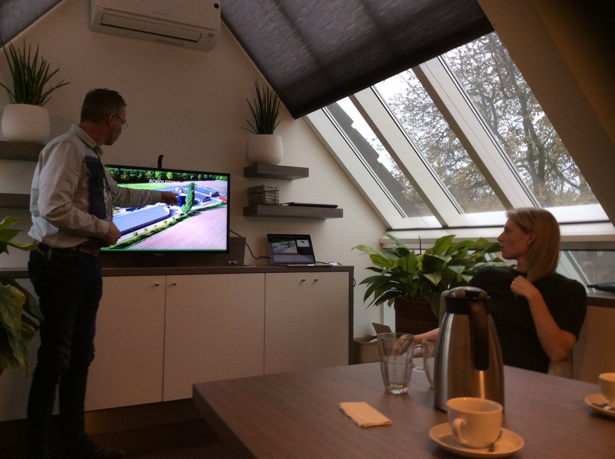 AntonEderveen's tweet photo. Met B&amp;W op bezoek bij De Hoeve @_Valkenswaard vd Keten Duurzaam Varkensvlees @duurzaamvlees https://t.co/PZm8Tttx6k https://t.co/K6zGuGF8Nv