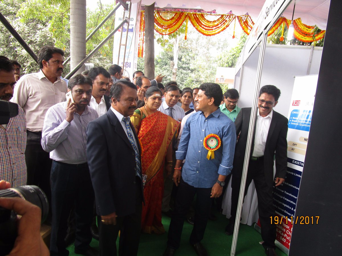 iqs_official's tweet photo. @iqra_services at #MSME #Industrial #EXPO 2017 @ MSEM Balanagar #TSIIC Mr.Venkat Narsimha Reddy - Managing director of 
TSIIC Ltd discussing with IQRA Director Mr. Ravula Raghunath https://t.co/JmscyBybEM