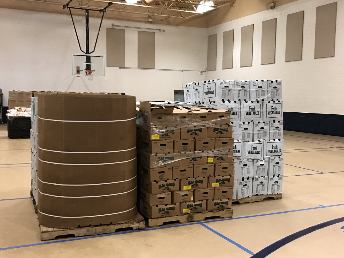 UFIFASWFREC's tweet photo. Farm to City distribution day. #WFREC #Calmbeforethestorm https://t.co/SiZcUEaS4X