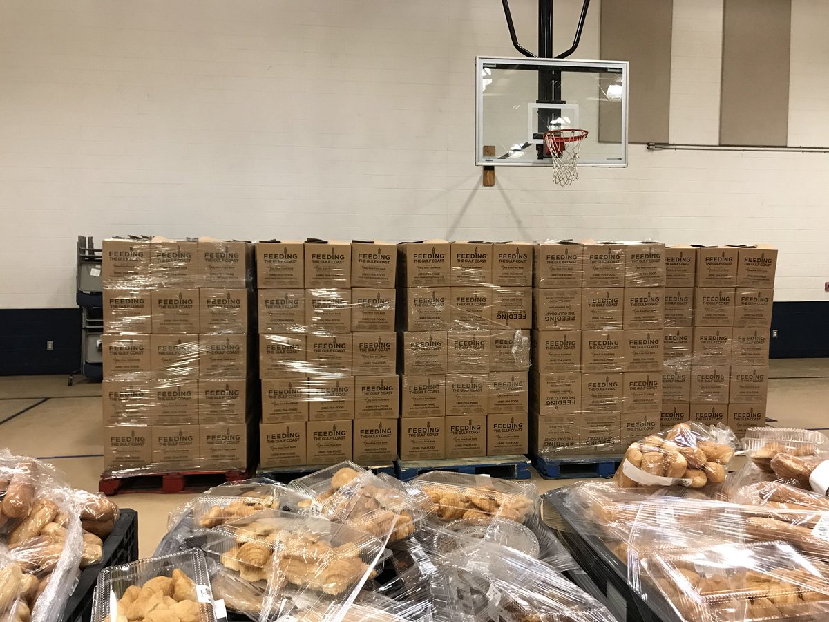 UFIFASWFREC's tweet photo. Farm to City distribution day. #WFREC #Calmbeforethestorm https://t.co/SiZcUEaS4X