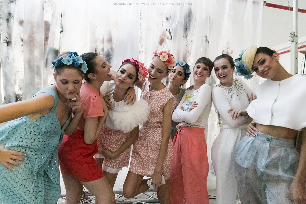 AlicanteFW's tweet photo. La gran fiesta onírica de @AnnePoupee en el backstage de #AFW17 se respiraba en el ambiente. Fotografía: #EstudioCEROFotografia https://t.co/w2CLGdHon2