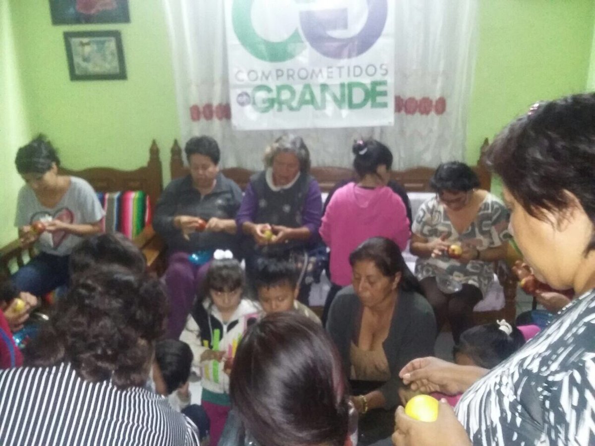 isra_p_g's tweet photo. Buenos días!!’ Seguimos con los cursos en las comunidades de #Ecatepec apoyando a las vecinas de la colonia #SanAgustinPrimeraSeccion @NormaPonceO @alfredodelmazo @ErnestoNemer @candy_rponce @CG_Ecatepec #ComprometidosConEcatepec https://t.co/kZppWx3Mhs