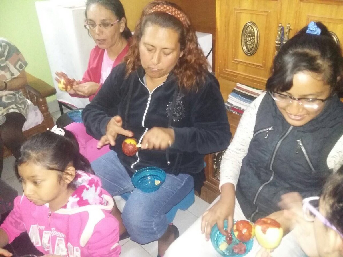 isra_p_g's tweet photo. Buenos días!!’ Seguimos con los cursos en las comunidades de #Ecatepec apoyando a las vecinas de la colonia #SanAgustinPrimeraSeccion @NormaPonceO @alfredodelmazo @ErnestoNemer @candy_rponce @CG_Ecatepec #ComprometidosConEcatepec https://t.co/kZppWx3Mhs
