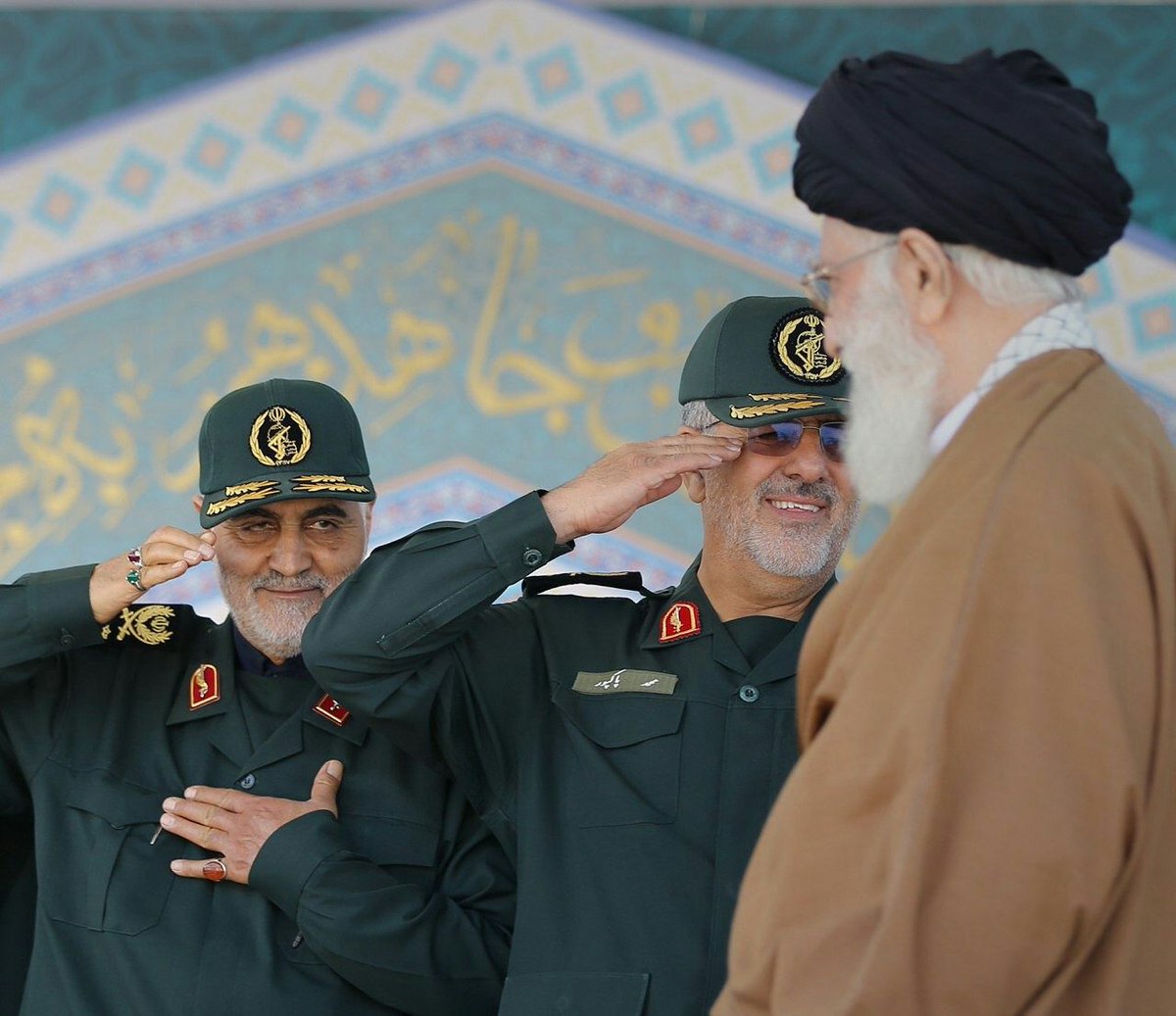 atresib313's tweet photo. #Gen_Soleimani congratulates #Ayatollah_Khamenei and #Muslim world for end of #ISIS https://t.co/xoEOukq3sf
