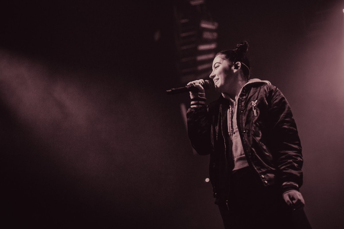 TandA_Media's tweet photo. New review and gallery alert! Head to https://t.co/gacI8V5U8S to check out our coverage of @bleachersmusic, @thatgirlbishop &amp; @AmySharkMusic on 11/17 in Boston! By: @colinkentt https://t.co/mxggKqjWo7