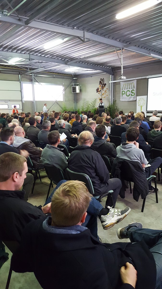 BrunoGobin's tweet image. Vandaag en volgende week krijgen 250 tuinaannemers en medewerkers tuincentra en groendiensten alle info: 

innovatief groen in de stad
plagen en ziekten duurzaam beheersen
fytolicentie
afvalverwerking
theorie en demo op het veld
#pcsierteelt 
#Groenindestad