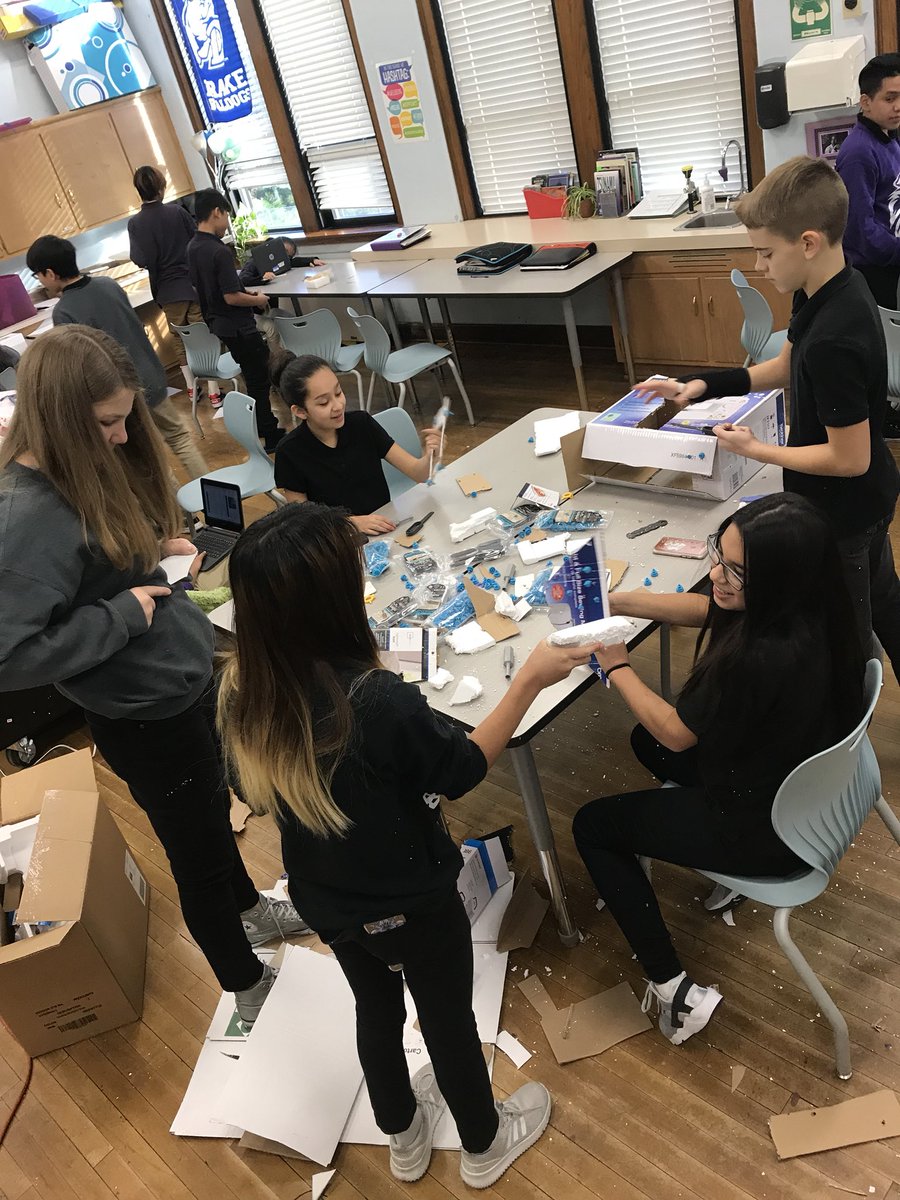 GlaserScience's tweet photo. Busted open our @Makedo kit today in 7th grade science #makestem @sciowamakers https://t.co/d1zBMnQ6WP