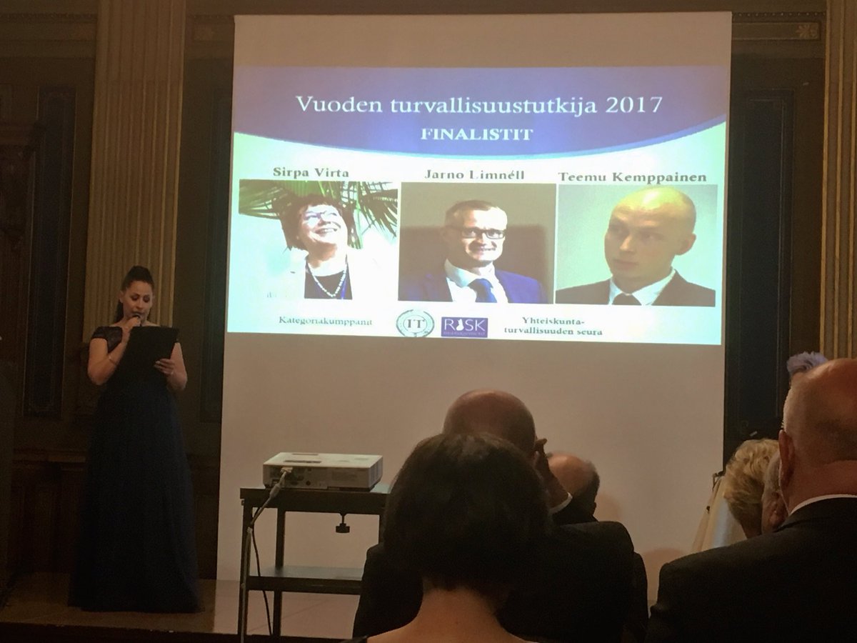 kittikatti's tweet photo. Vuoden turvallisuustutkija ehdokkaat. Ja voittaja on @JarnoLim 👍🖖💪 #FinnishSecurityAwards #fsa17 https://t.co/MWkFRLun2J