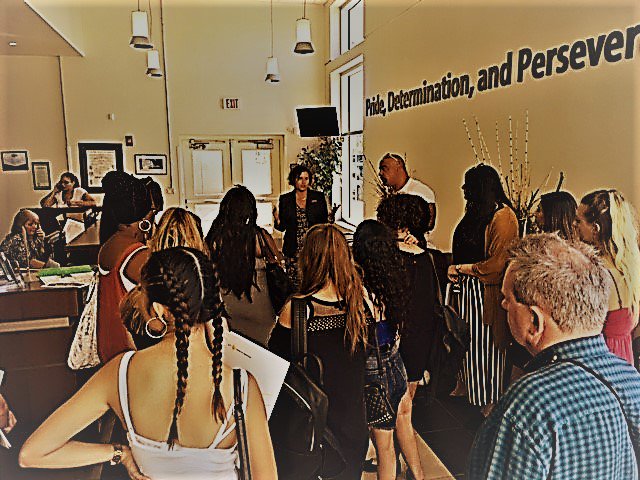 UCF_CCP's tweet photo. About 20 faculty, staff, and students from @dmuleicester in Leicester (DMU) from Liecaster, England tours Evans High School, A Community Partnership School to learn about American education system, policy, and the CPS (TM) model.

#CommunityPartnershipSchools https://t.co/MMj2raExvE