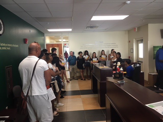UCF_CCP's tweet photo. About 20 faculty, staff, and students from @dmuleicester in Leicester (DMU) from Liecaster, England tours Evans High School, A Community Partnership School to learn about American education system, policy, and the CPS (TM) model.

#CommunityPartnershipSchools https://t.co/MMj2raExvE