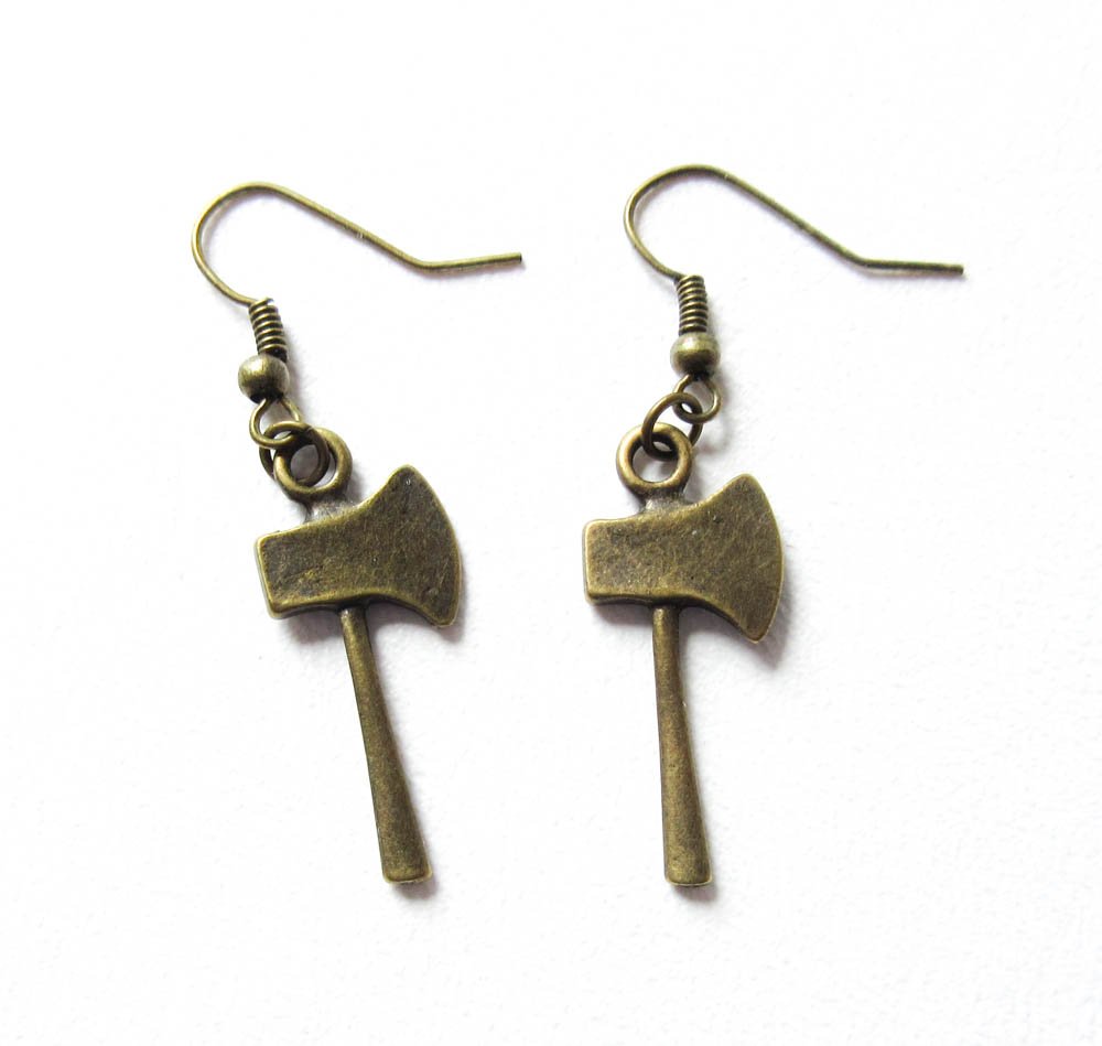 finalgirldsigns's tweet photo. Cool and creepy and perfect for gifting. https://t.co/pB4UN1NYOG #horror #jewelry #witches #cats #skulls #hearts #jewelry #earrings #necklace #TuesdayThoughts https://t.co/78Rfw9P02Z