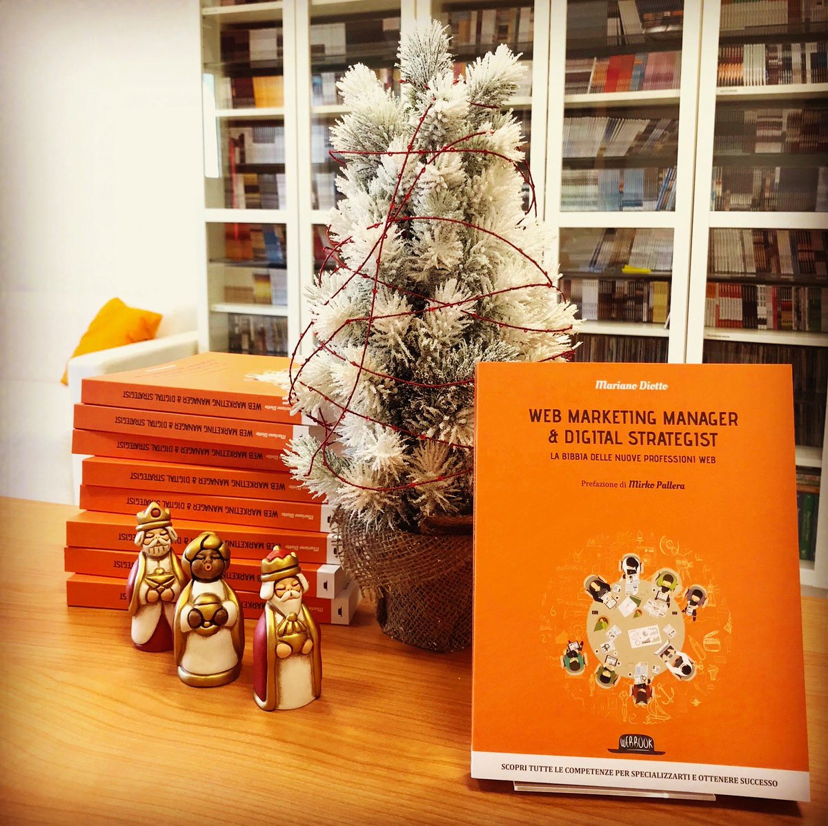 marianodiotto's tweet photo. Il Natale porta sotto l'albero dei buoni libri da leggere... se poi parlano di #webmarketing &amp; #digitalcommunication sono un regalo sicuro | #BlackFriday2017 #Christmas #book #socialmediamarketing https://t.co/y4rPzrlQKk