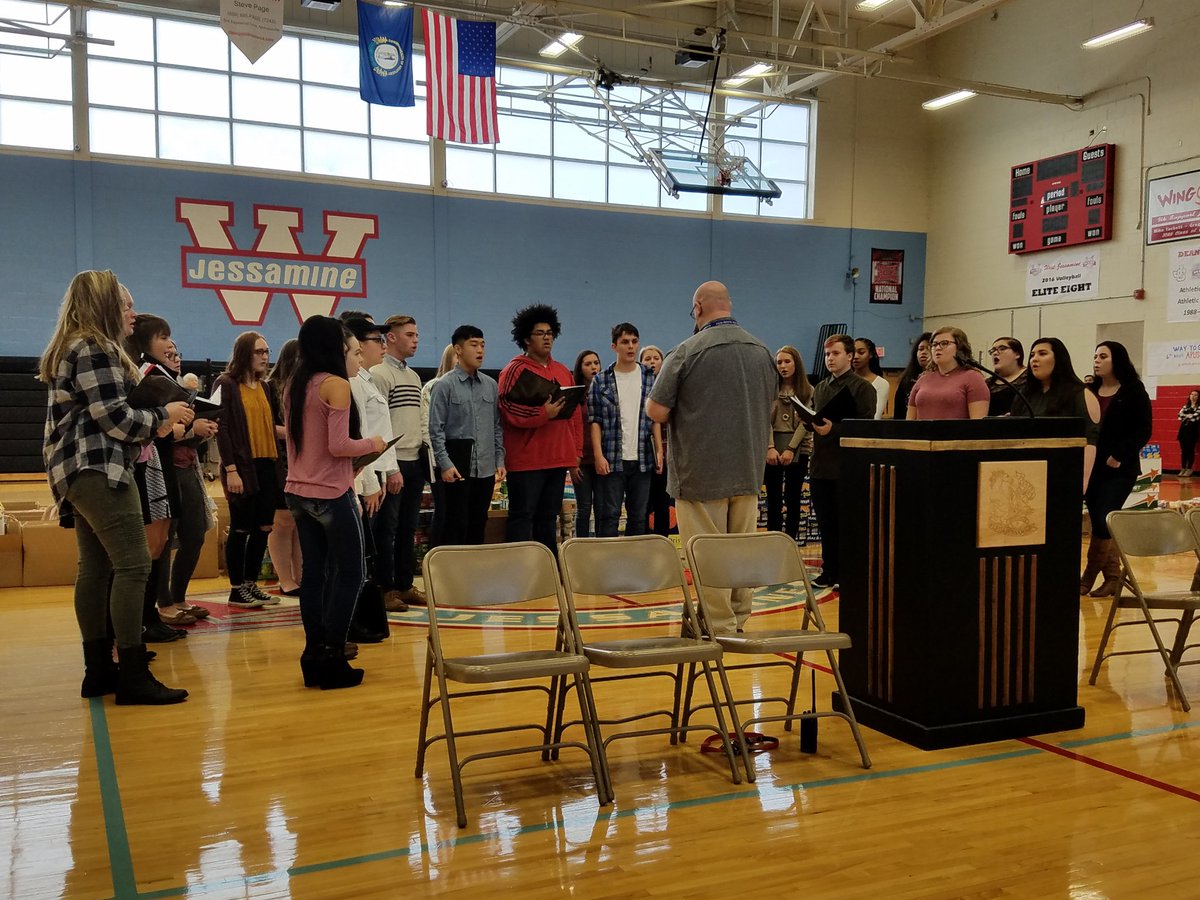 SmithWJHS's tweet photo. What an amazing @FFAJessamine food drive today! @JessCoSchools collected almost 17,000 items with @WJHSColts collecting over 8,000! I couldn't be more proud of our amazing school! Enjoy the pictures of @OfficerWade shaving  Mr. Mcconnell's head for reaching our goal! #WestPride https://t.co/aCoM1HS0V3