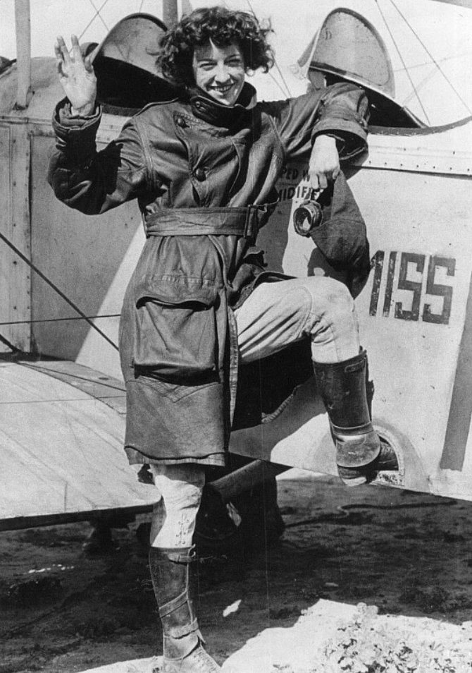 BossBPodcast's tweet photo. Today in 1932 Amelia Erheart began her first solo trip across the Atlantic, making her the first woman—and the only person since Charles Lindbergh—to fly nonstop and alone across the damn OCEAN. https://t.co/elmj2DvKoN