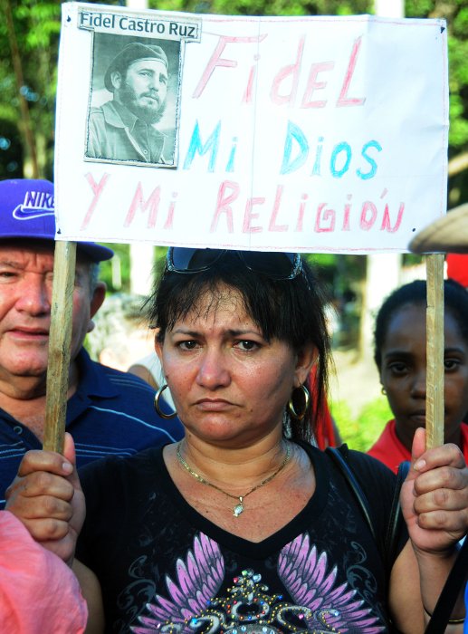 AdelanteCuba's tweet photo. @26deLasTunas @Guajiritasoy @JoseCarlosRguez @24marlys @cubadebate @eddyElGallo @GironMatanzas @Liliantunas @juancarlos01972 @MiradasdeCuba @ernestoporcuba @CAvilaRadio @razonesdecuba @stormcaptain Con mucho, mucho dolor. Solo hay que ver estas fotos https://t.co/B1J0aefYhF
Pero con esa certeza: #FidelVive https://t.co/Z2mDZr8zfk