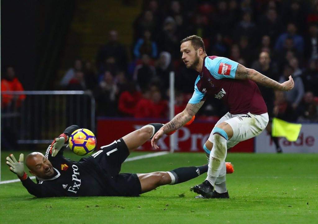 RapMeme_123's tweet photo. @MikeChouhy #AgendaFOXSportsAr  #JuanCassette  quiero la camiseta de west ham https://t.co/Od2isJQeMg